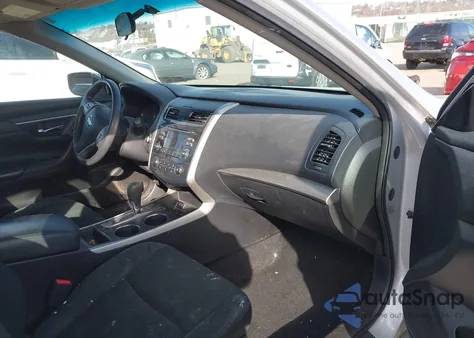 2015 Nissan Altima 2.5 S z USA, uszkodzony, nr VIN 1N4AL3AP9FN400178